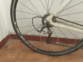 Bicicletta da strada da riparare