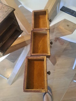 Portagioie antico in legno