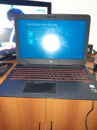 Portátil HP Negro y Rojo i7