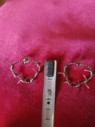 Orecchini cuore filo spinato acciaio