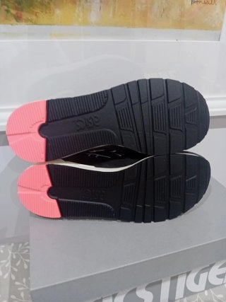 Asics Talla 42.5 Hombre Negro y Rosa