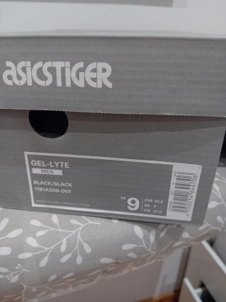 Asics Talla 42.5 Hombre Negro y Rosa