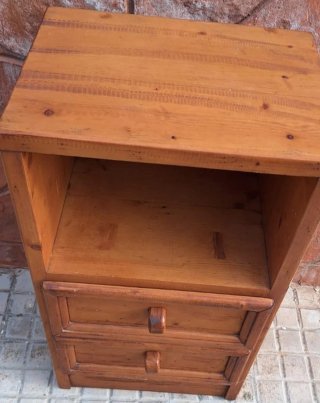 Mesita auxiliar de madera