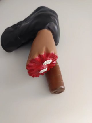 Puño con cuchillo de broma