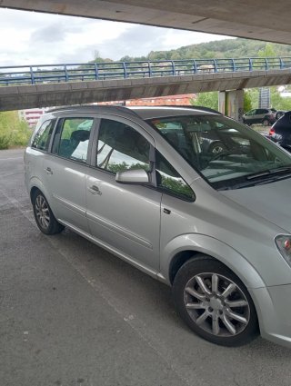 Opel Zafira 2007   aire  ruedas simi nuevas todo