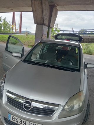 Opel Zafira 2007   aire  ruedas simi nuevas todo