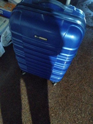 Maleta azul con contraseña
