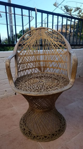 Sillón de mimbre con cojín mandala