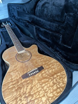 Guitarra electroacústica Cort