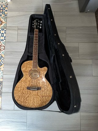 Guitarra electroacústica Cort