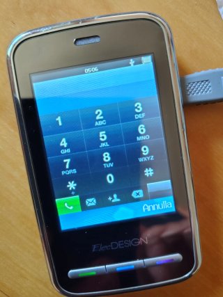 Smartphone ElecDESIGN Argento