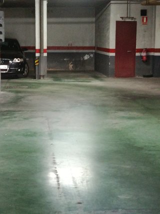 Alquiler amplia plaza de garaje con lavadero