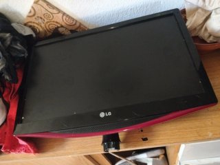Televisor LG LED 24 Negro/Rojo