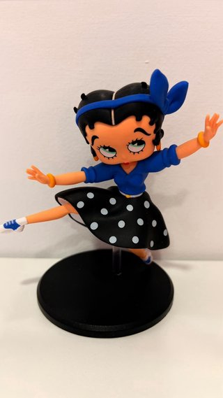 Figura Betty Boop varios modelos 15 euros cada una