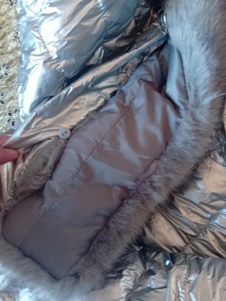 Plumífero mujer metalizado con capucha