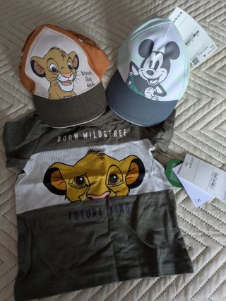 Camiseta Simba 80 cm y 2 Gorras Disney