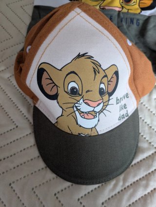 Camiseta Simba 80 cm y 2 Gorras Disney