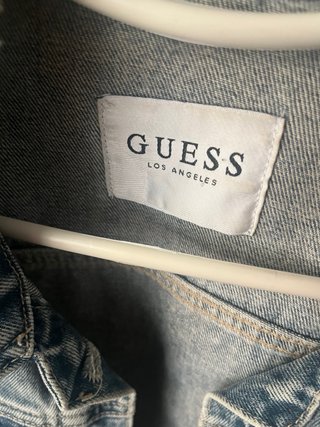 Chaqueta tejana Guess desgastada