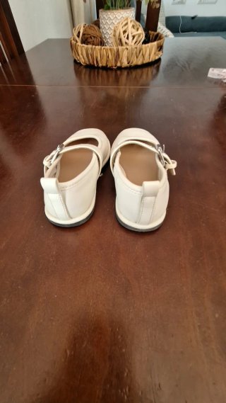 Zapatos beige niña