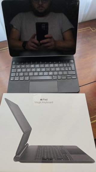 iPad Pro 11 2020 128GB LTE + Magic Keyboard
