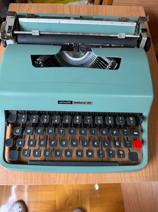 Máquina de escribir Olivetti Lettera 32