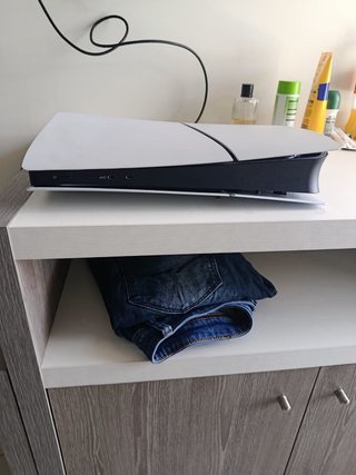PS5 Slim 1TB + Mando Como Nueva