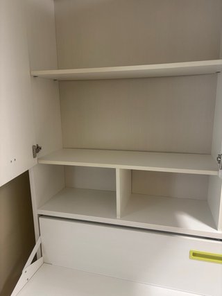 Dormitorio juvenil con cama abatible y escritorio