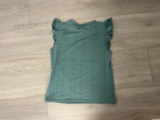 Camiseta verde con volantes
