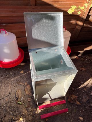Gallinero madera con comedero