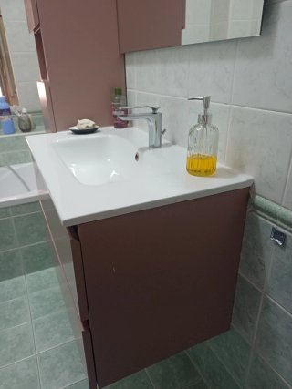 Mobile bagno con colonna e specchio