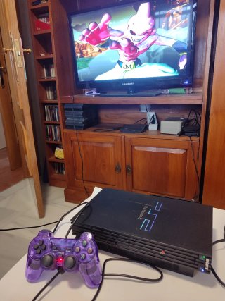 PlayStation 2 con cables y mandos nuevos