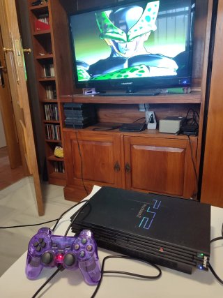 PlayStation 2 con cables y mandos nuevos