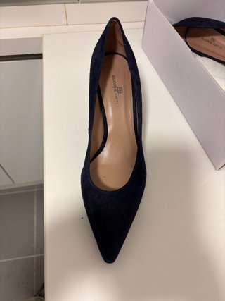 Zapatos de tacón Gloria Ortiz azul marino