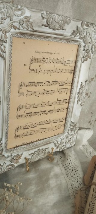 Marco Decorativo con Partitura
