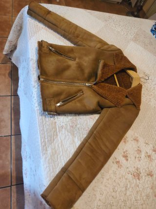 Cazadora efecto ante con borreguito