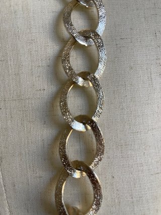 Collana lunga a catena dorata
