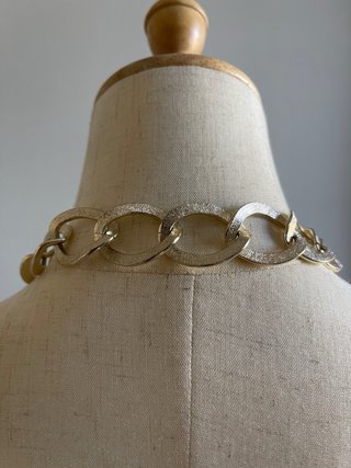 Collana lunga a catena dorata