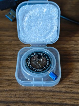 Movimiento Seiko Nh35 con fechador en negro