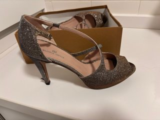 Zapatos de fiesta Gloria Ortiz dorados