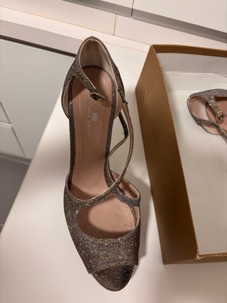 Zapatos de fiesta Gloria Ortiz dorados