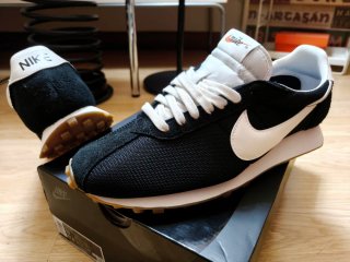 Zapatillas Nike LD-1000 Negras y Blancas