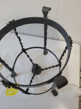Macetero de forja con estrellas