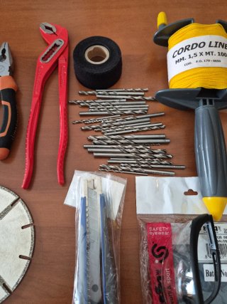 Stock utensili assortiti per fai da te tutto nuovo