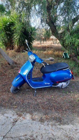 Vespa 300 GTS SUPER SPORT Azul