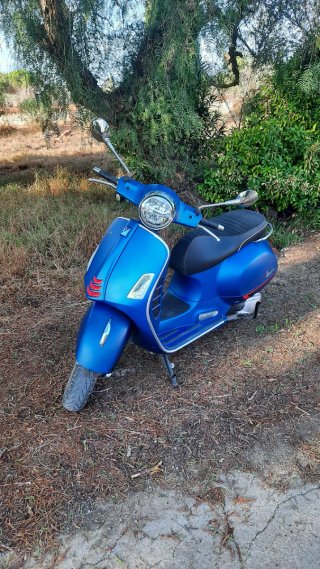Vespa 300 GTS SUPER SPORT Azul