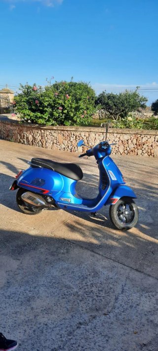 Vespa 300 GTS SUPER SPORT Azul