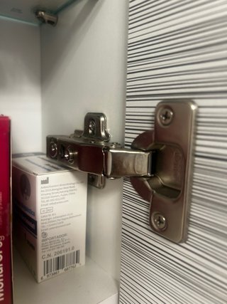 2 muebles de baño con diseño de líneas