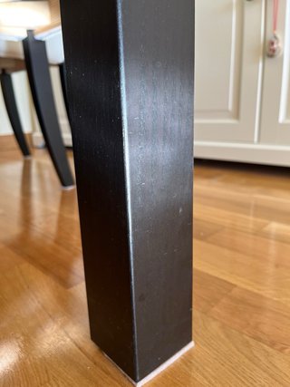 Conjunto mesa negra extensible y sillas IKEA