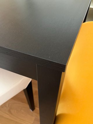 Conjunto mesa negra extensible y sillas IKEA