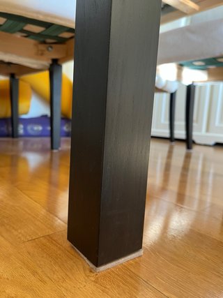 Conjunto mesa negra extensible y sillas IKEA